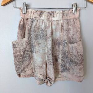 Wilfred Aritzia Snake Print Paper Bag 100% Silk Short Womens Size XXS Preppy